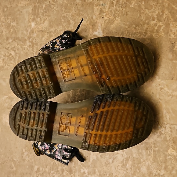 Floral print Dr Martins 8 hole authentic - Picture 4 of 8